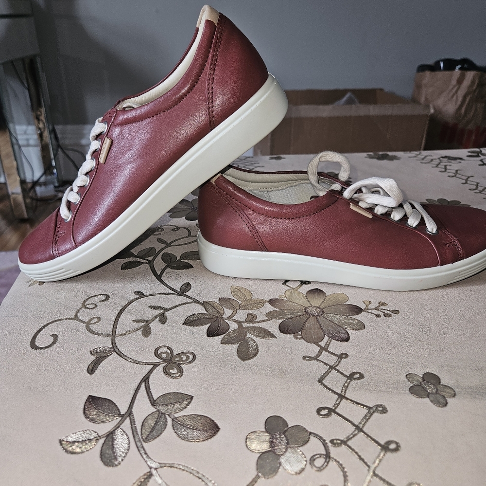 ECCO Women's Soft 7 leather Sneaker size 36